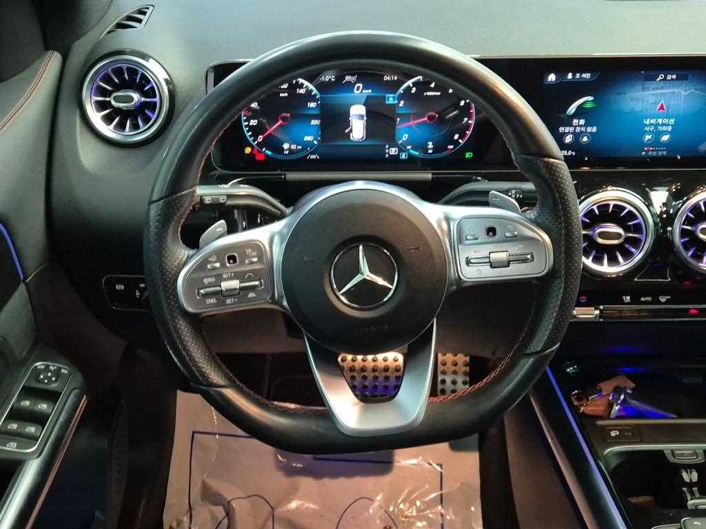 Mercedes Benz GLA Class - Vista 9