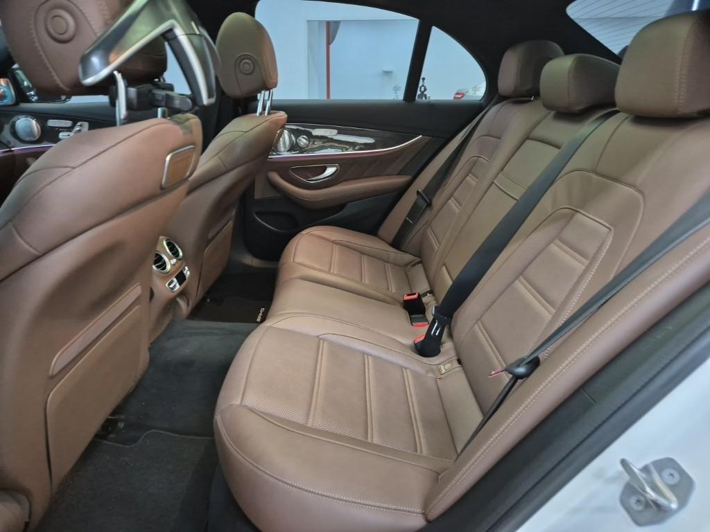 Mercedes Benz E class - Vista 12