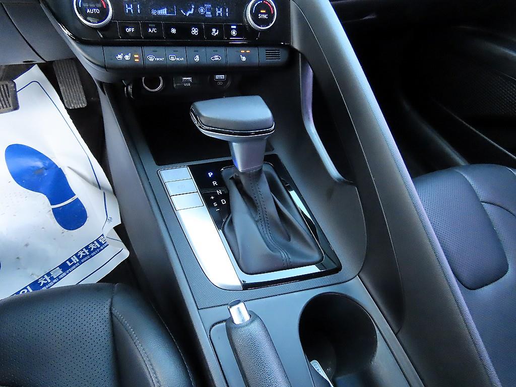 HYUNDAI Avante - Vista 10