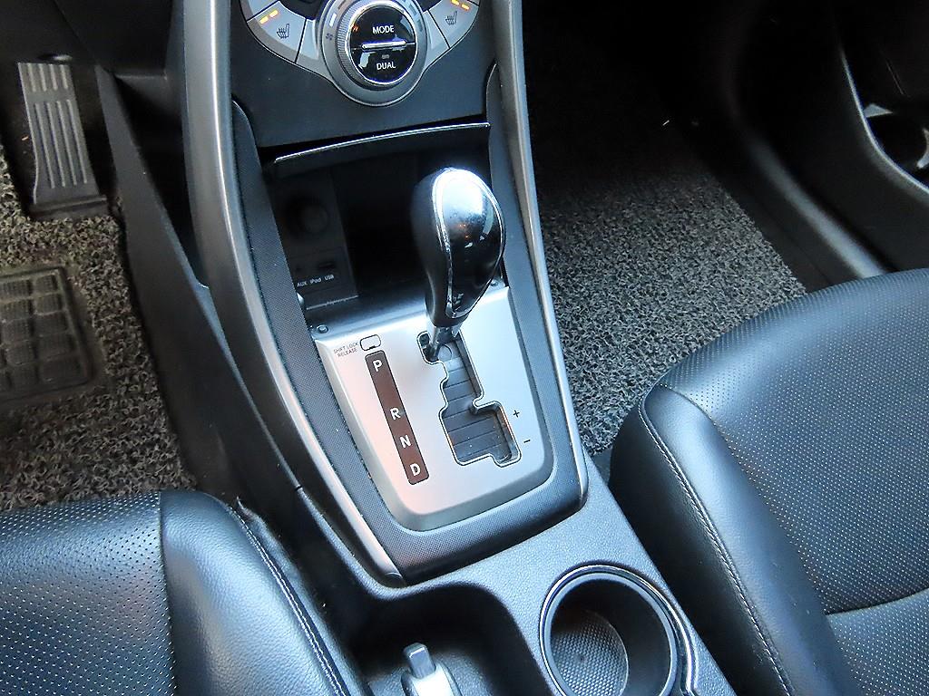 HYUNDAI Avante - Vista 11