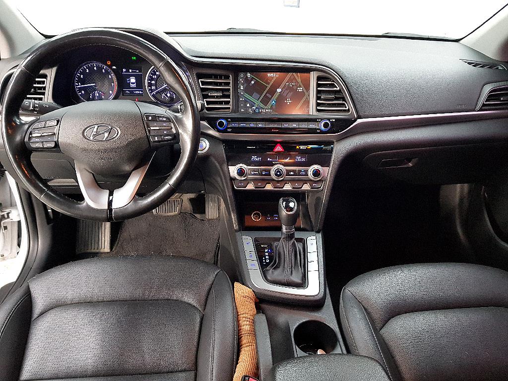 HYUNDAI Avante - Vista 5