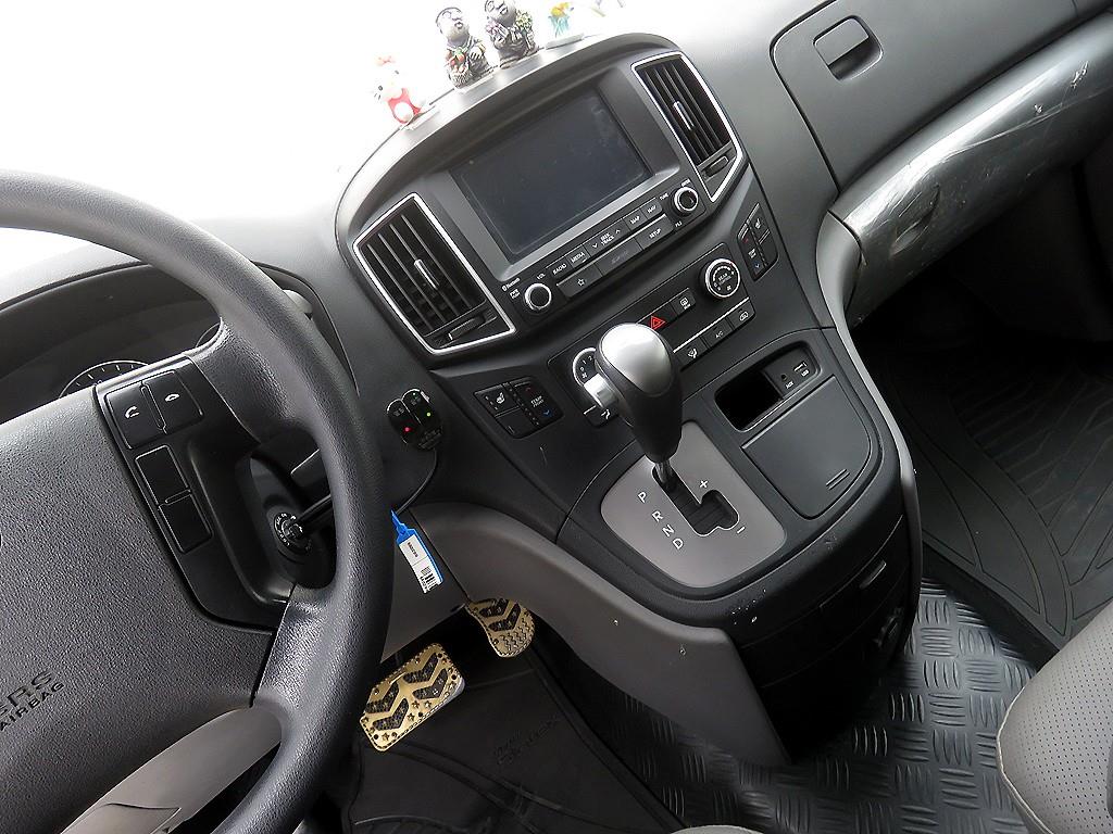 HYUNDAI Starex - Vista 12