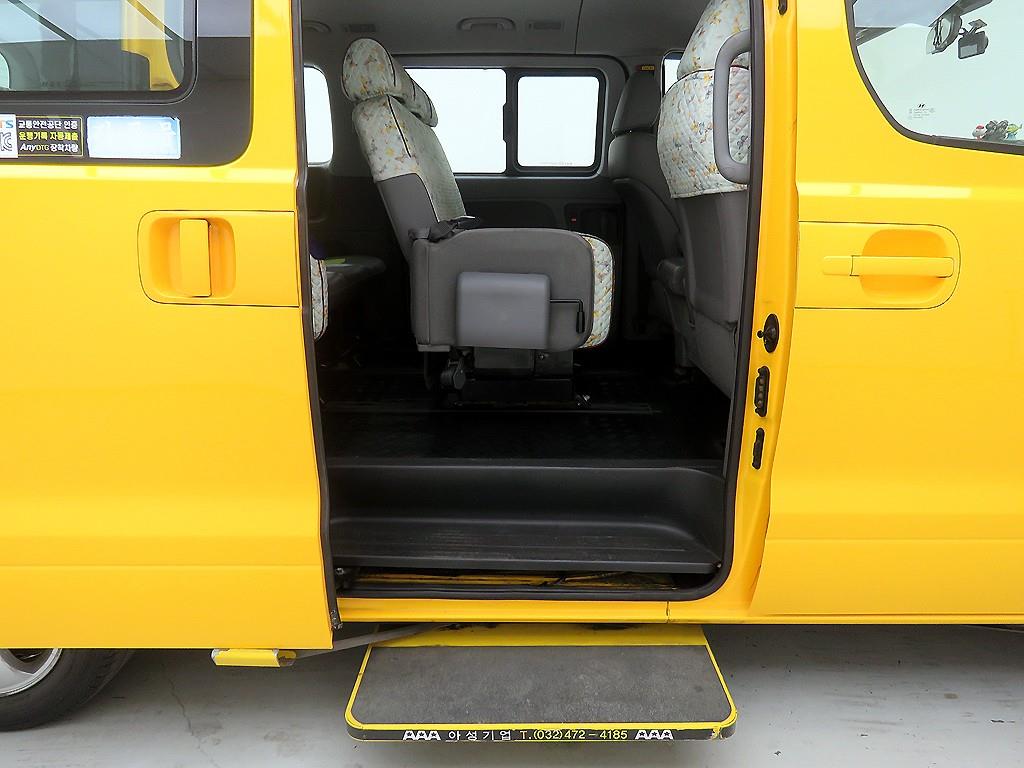 HYUNDAI Starex - Vista 6