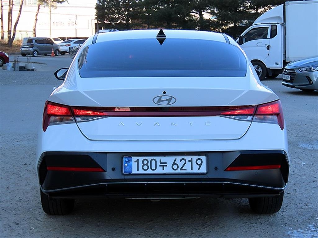 HYUNDAI Avante - Vista 4