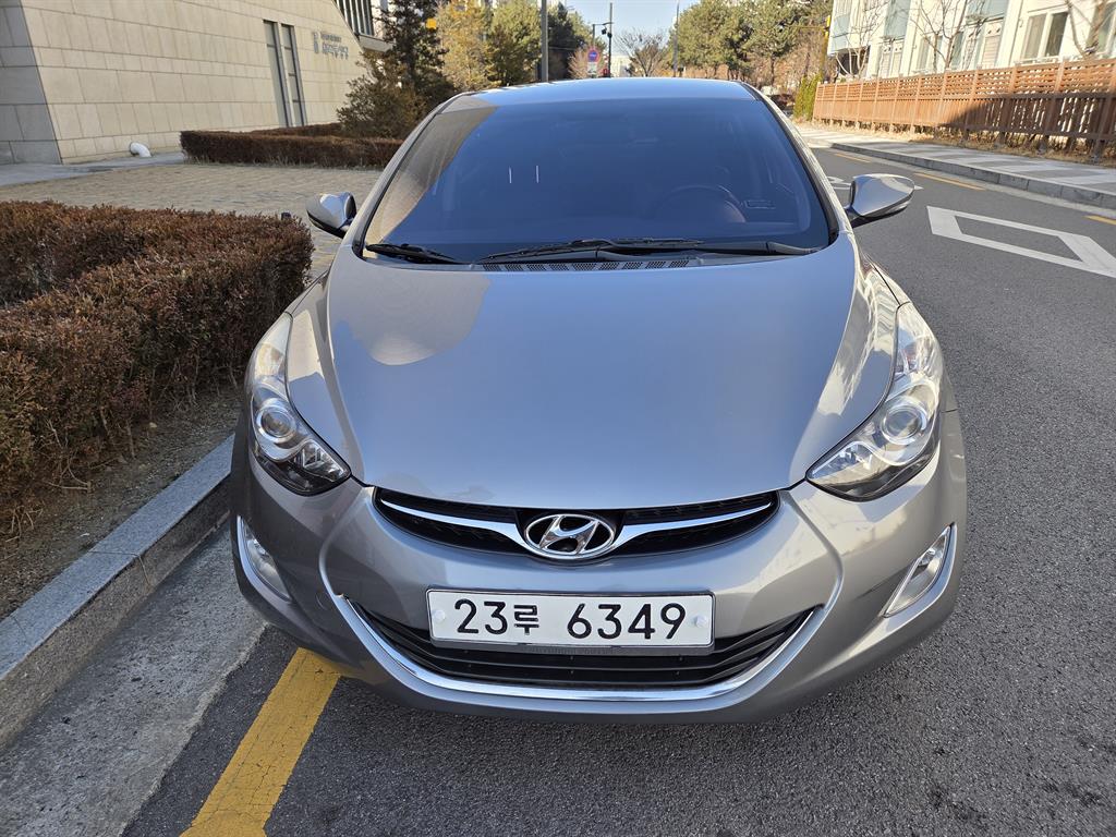 HYUNDAI Avante - Vista 11