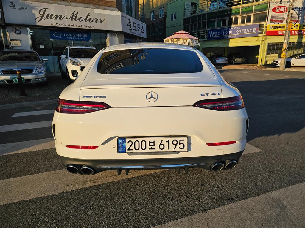 Mercedes Benz AMG GT - Vista 5