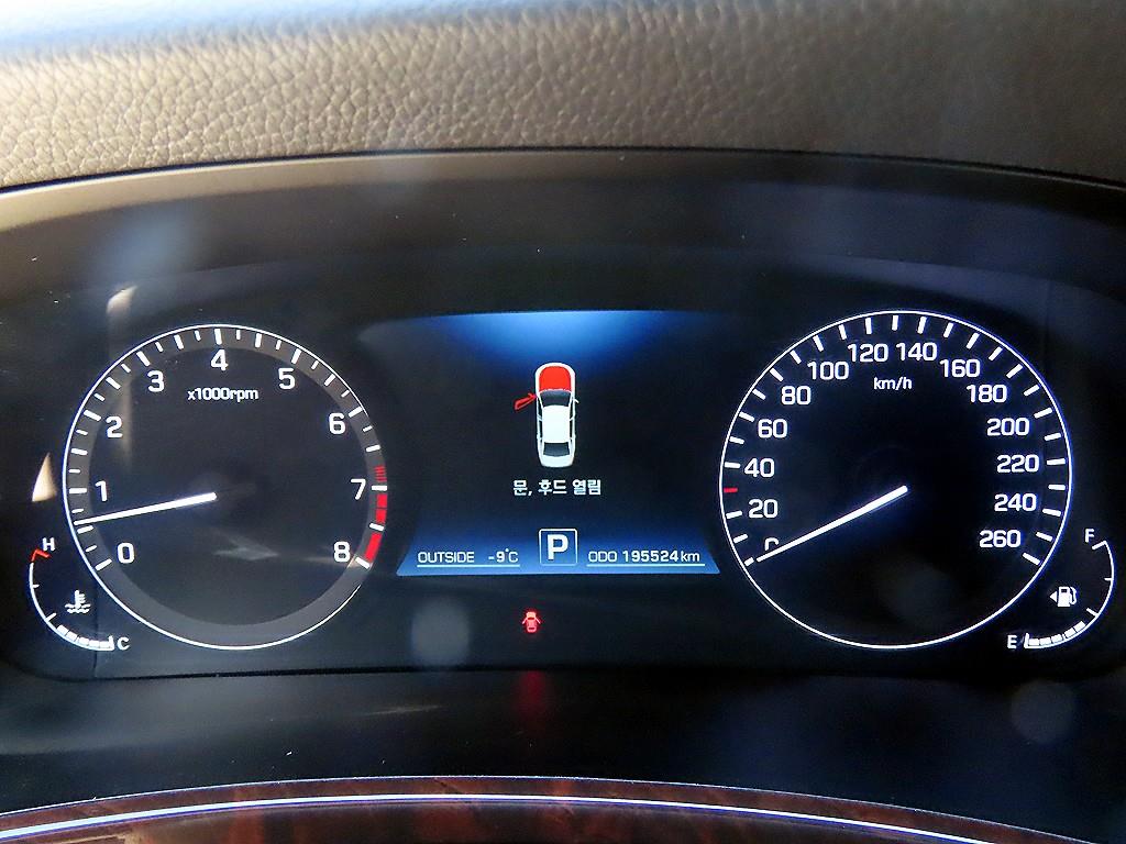 HYUNDAI Equus - Vista 9