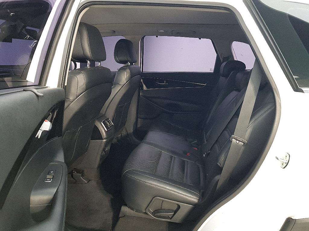 KIA Sorento - Vista 9