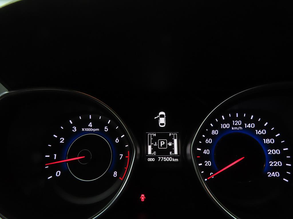 HYUNDAI Avante - Vista 9