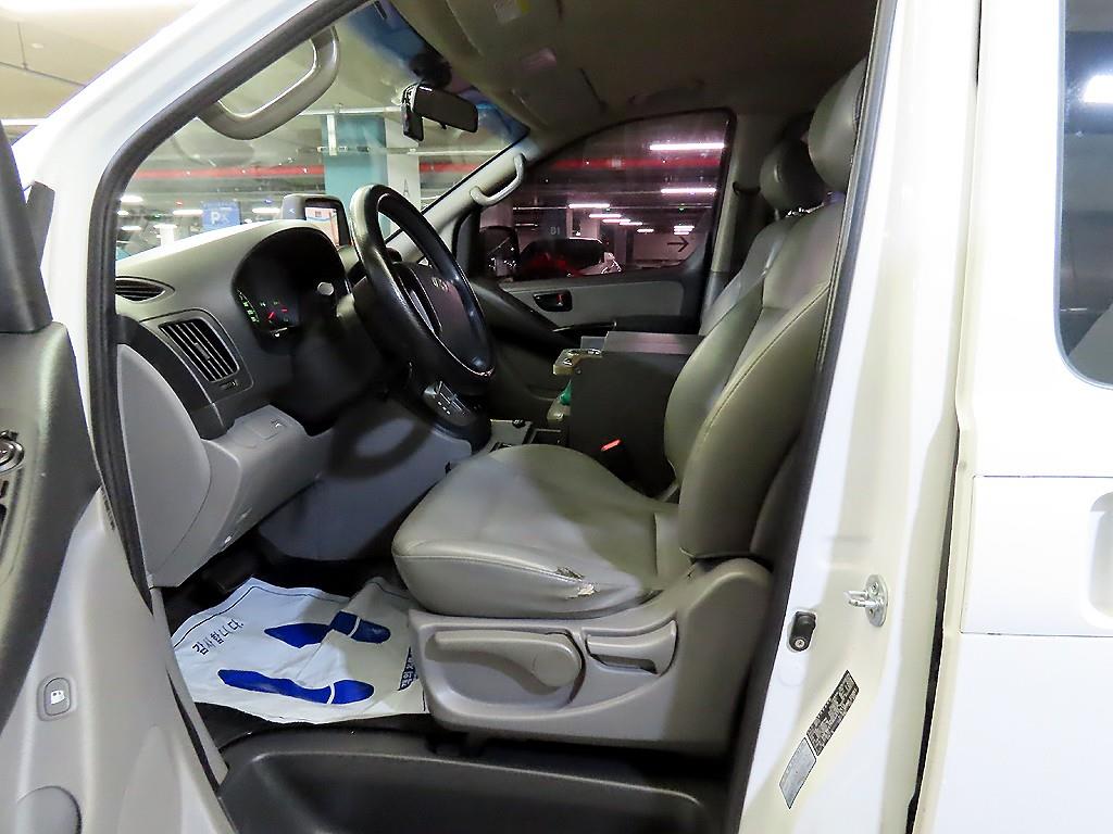 HYUNDAI Starex - Vista 6