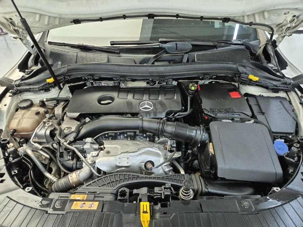 Mercedes Benz GLA Class - Vista 5