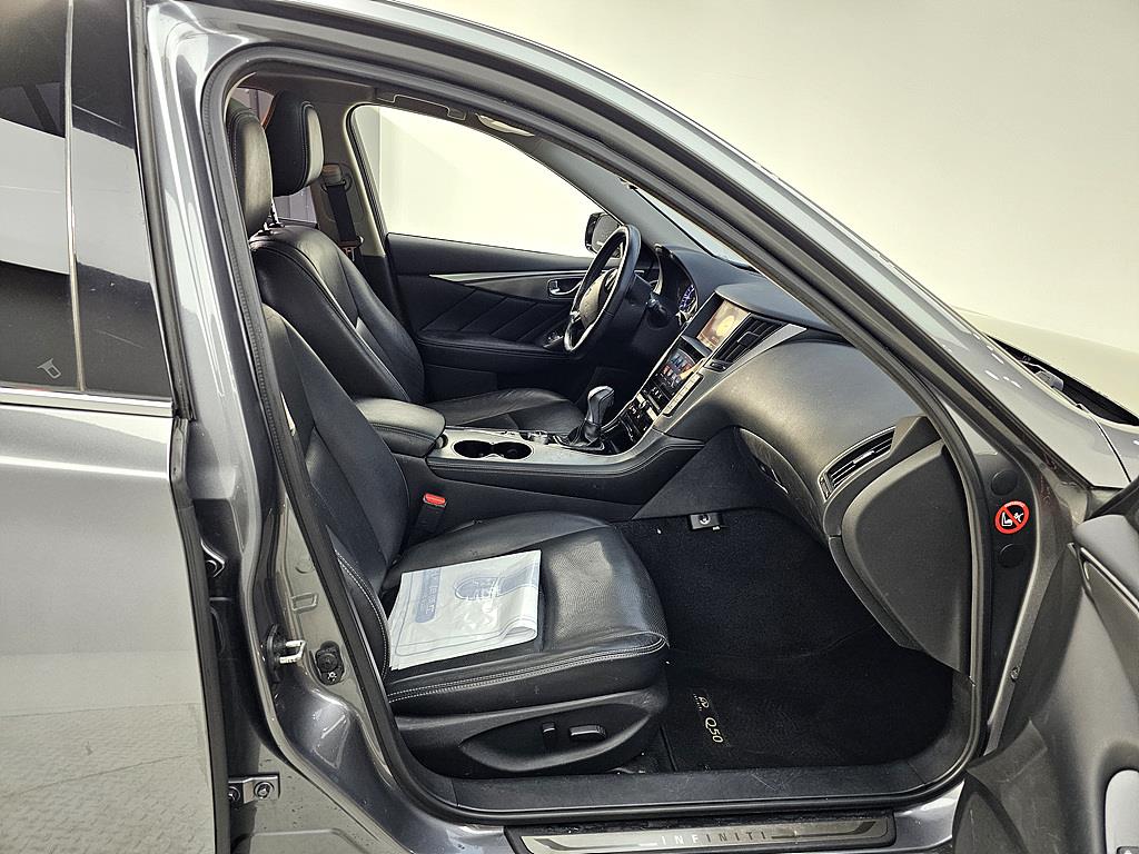 Infiniti Q - Vista 11