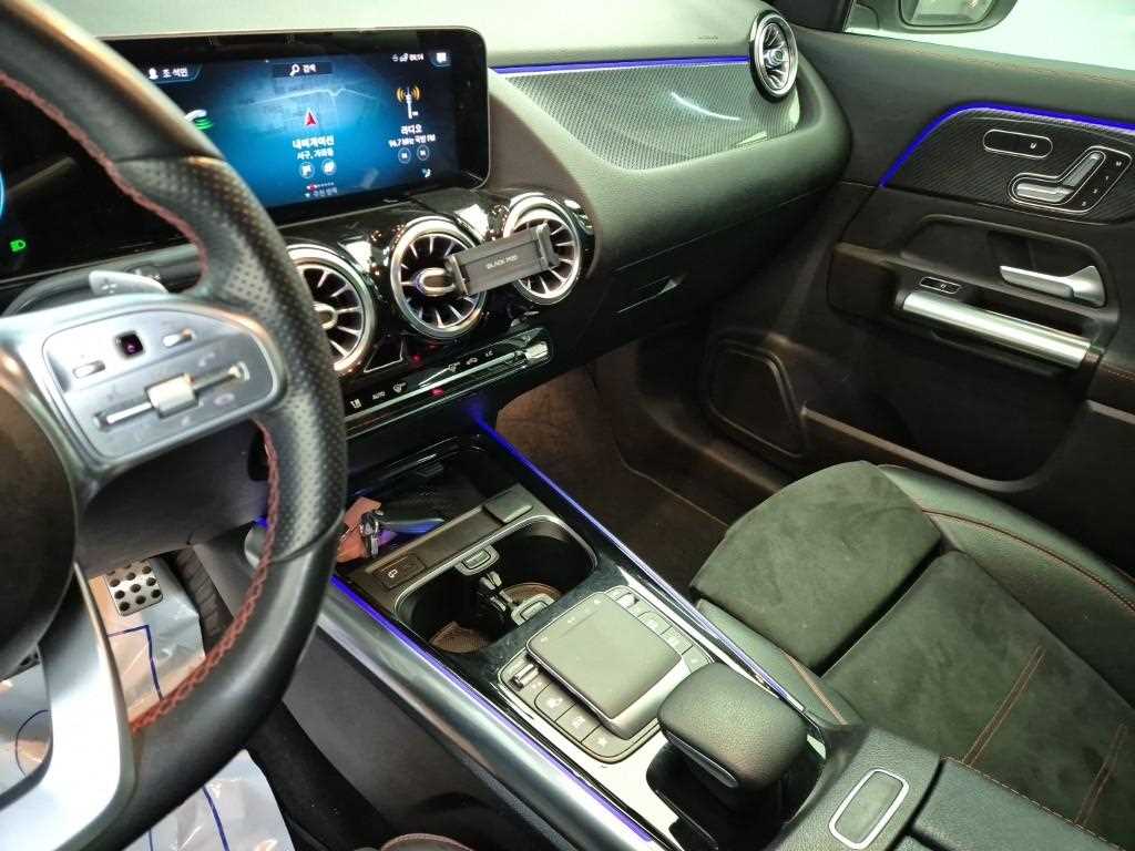 Mercedes Benz GLA Class - Vista 10