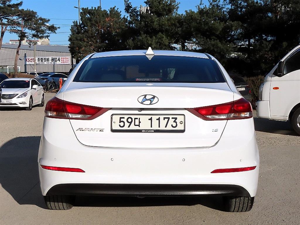 HYUNDAI Avante - Vista 4