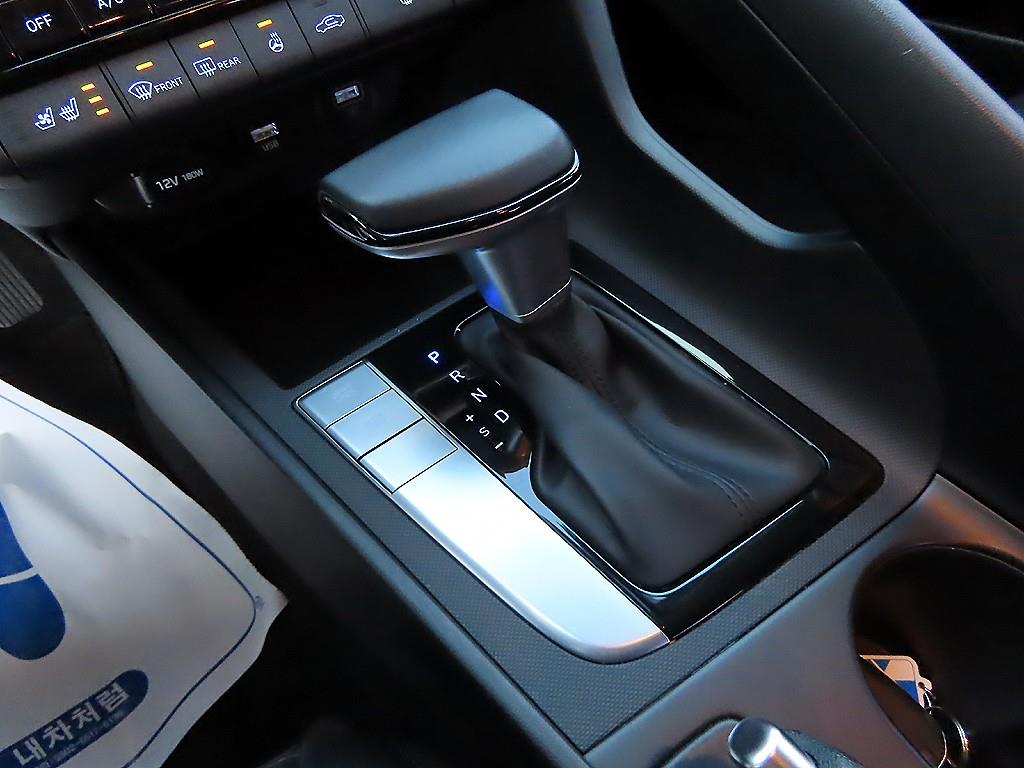 HYUNDAI Avante - Vista 10