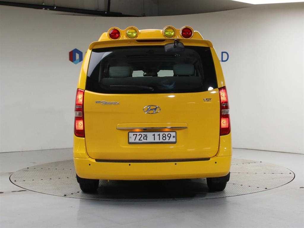 HYUNDAI Starex - Vista 4