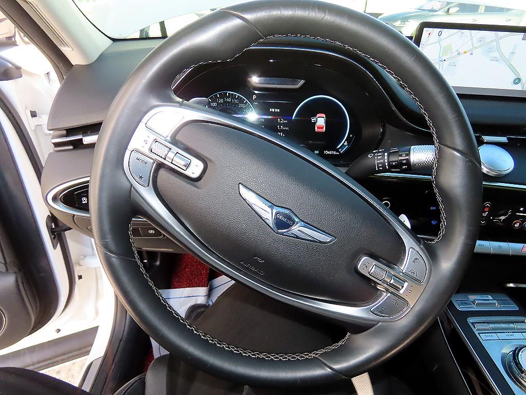 Genesis GV70 - Vista 8