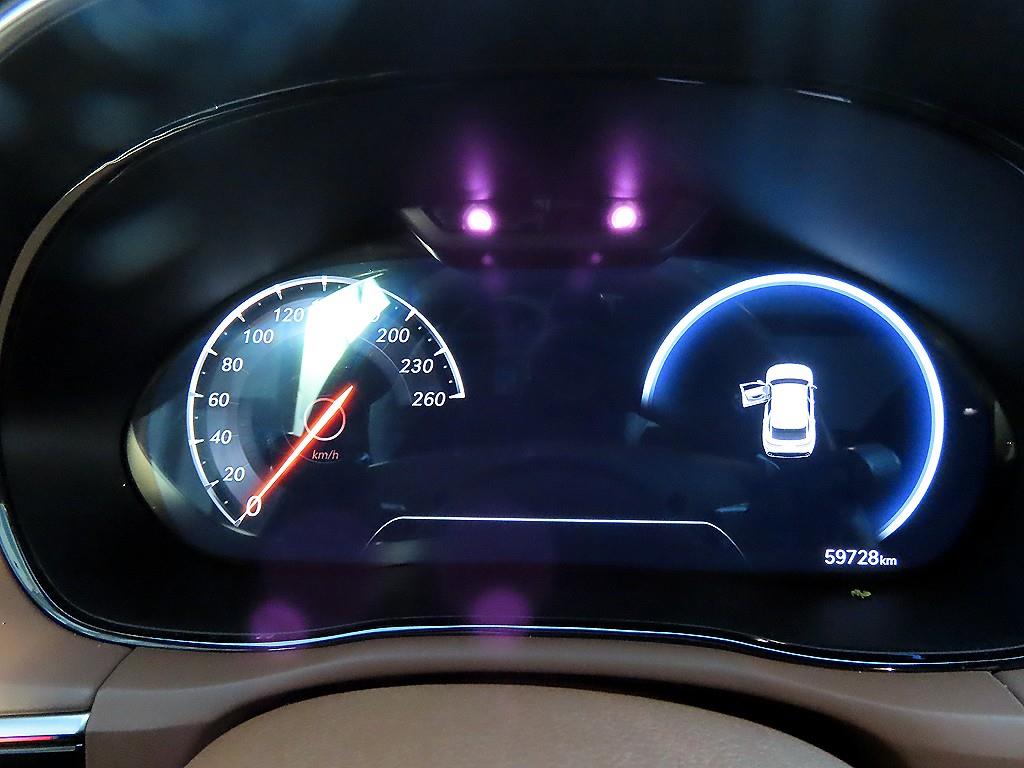 Genesis GV70 - Vista 9