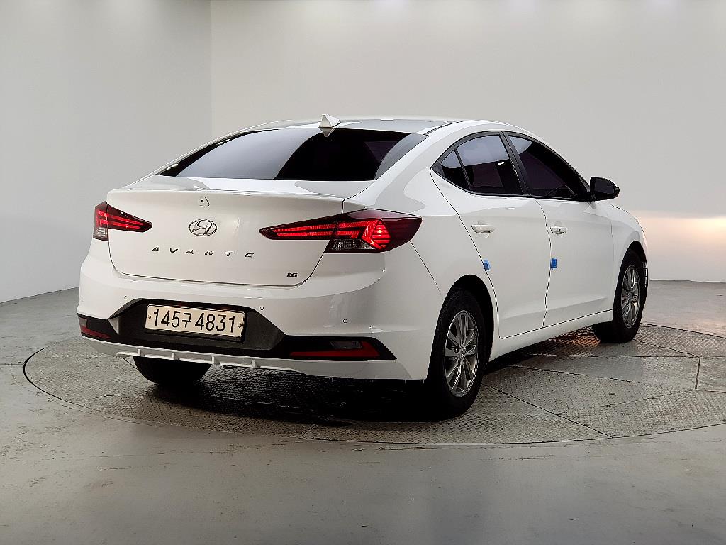 HYUNDAI Avante - Vista 4