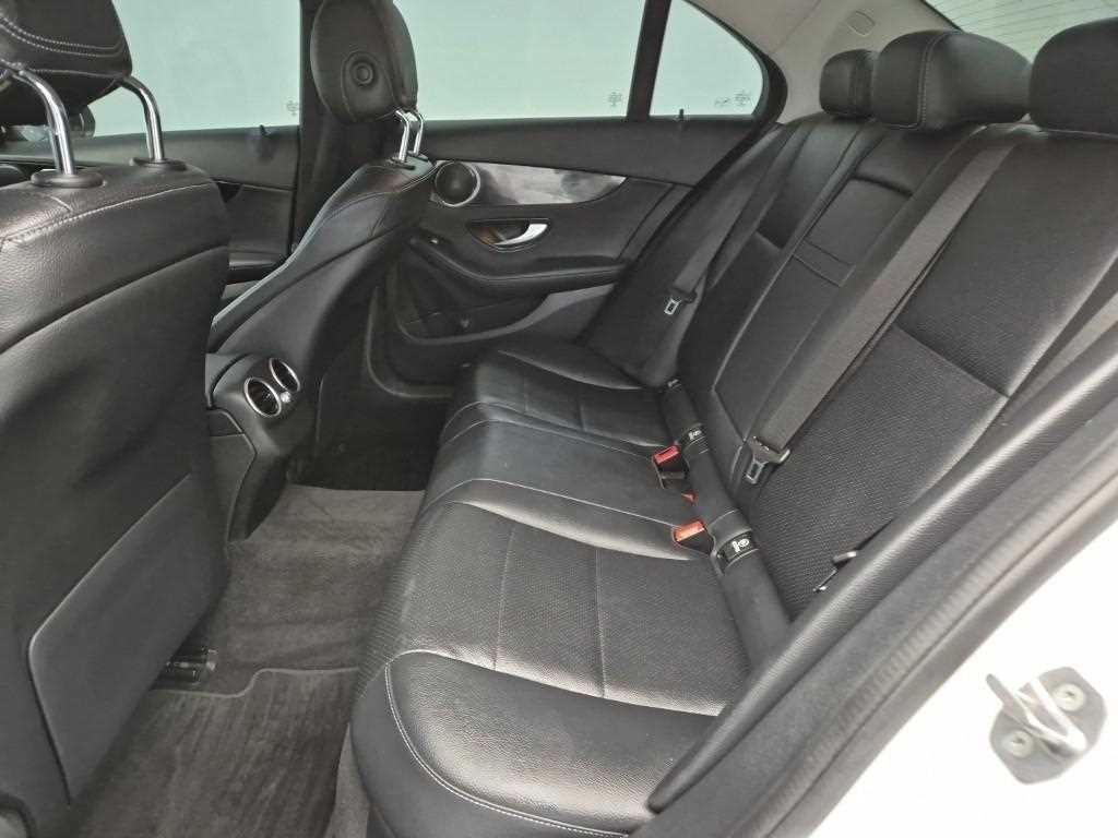 Mercedes Benz C Class - Vista 12
