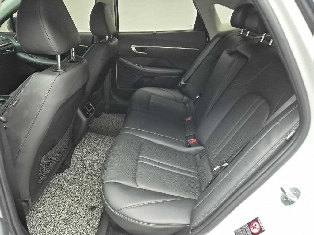 HYUNDAI Sonata - Vista 12