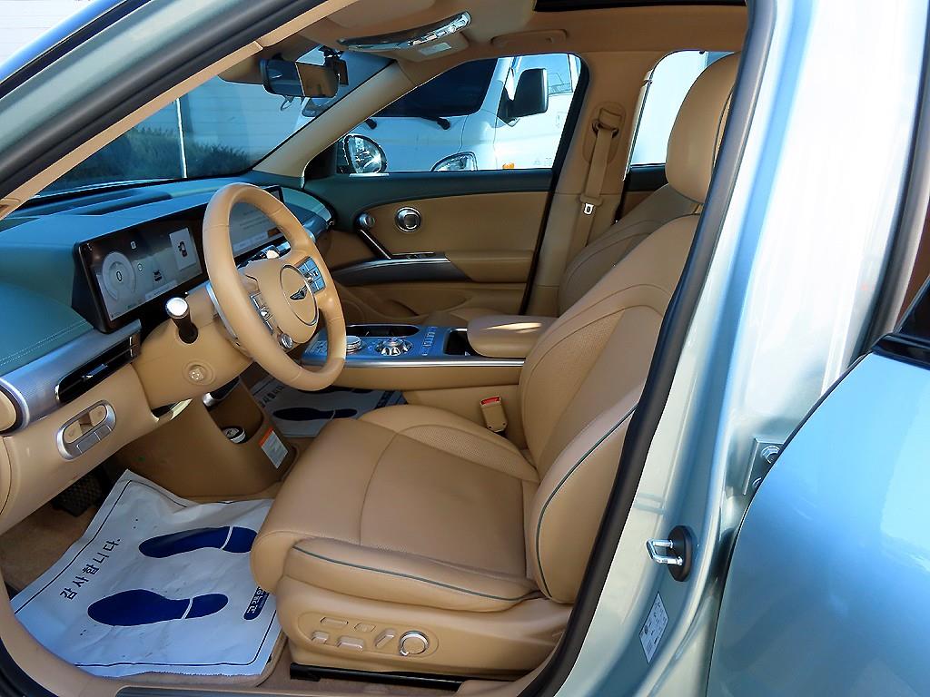 Genesis GV60 - Vista 5