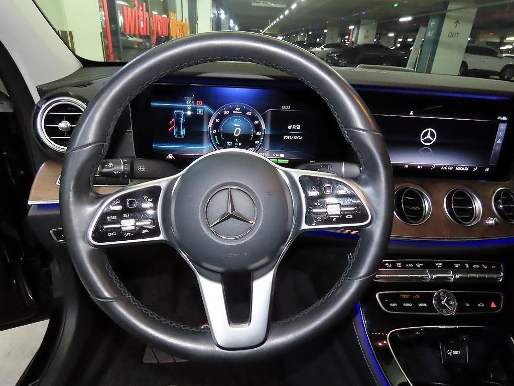 Mercedes Benz E class - Vista 8