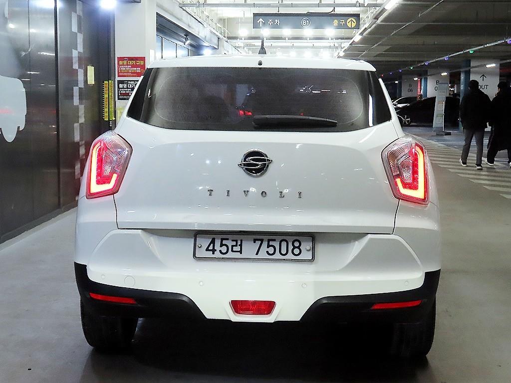 Ssangyong Tivoli - Vista 5