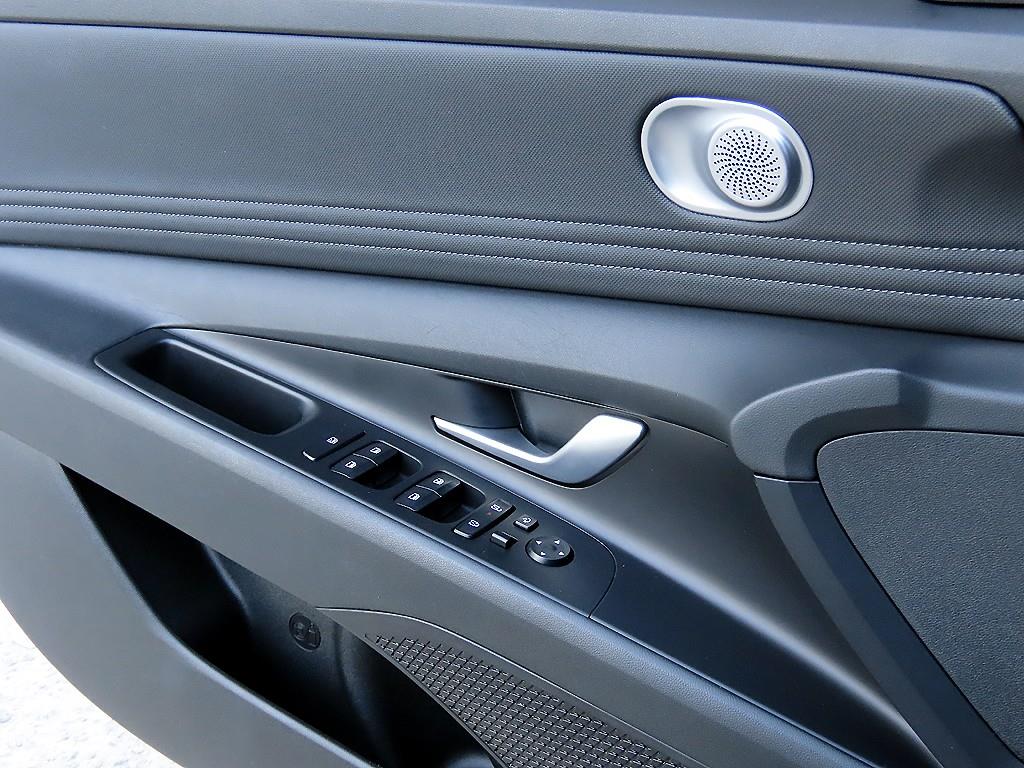 HYUNDAI Avante - Vista 11