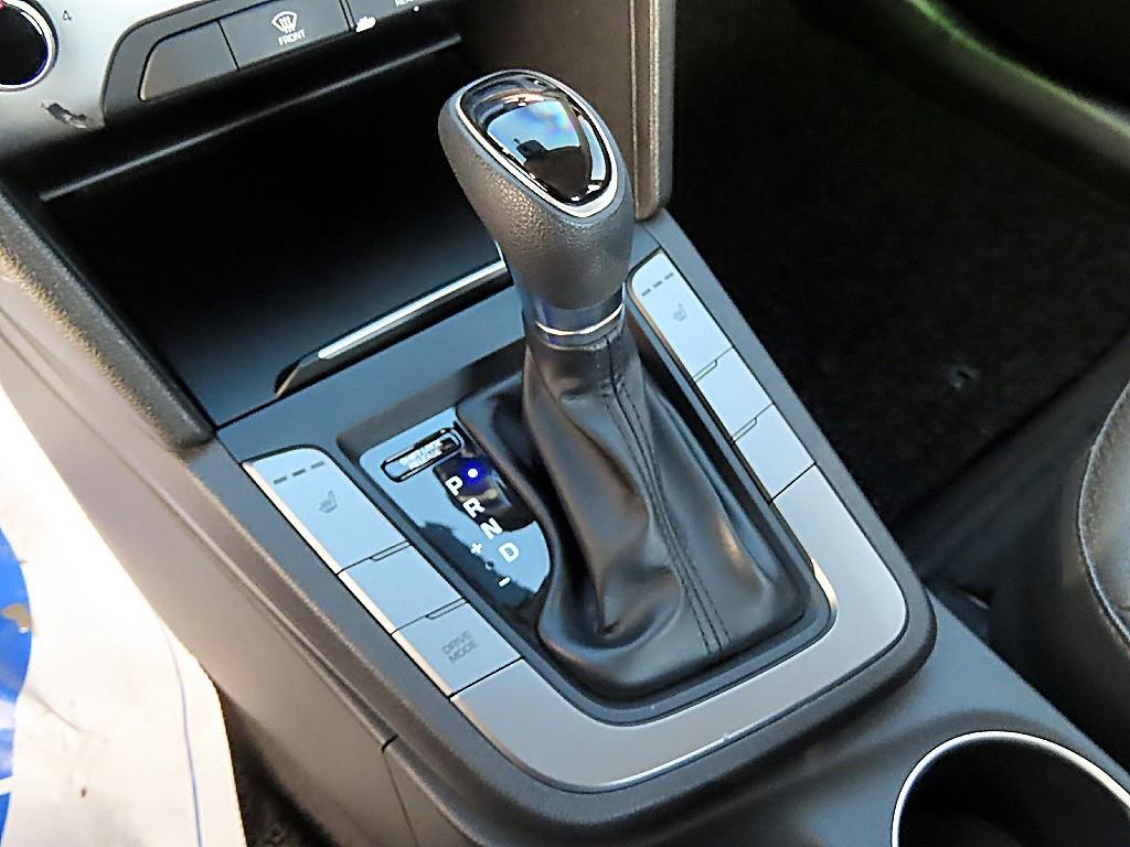 HYUNDAI Avante - Vista 10