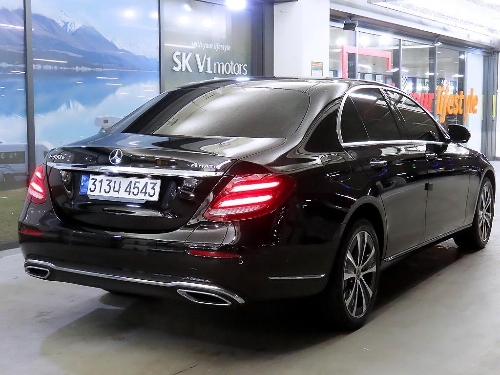 Mercedes Benz E class - Vista 4