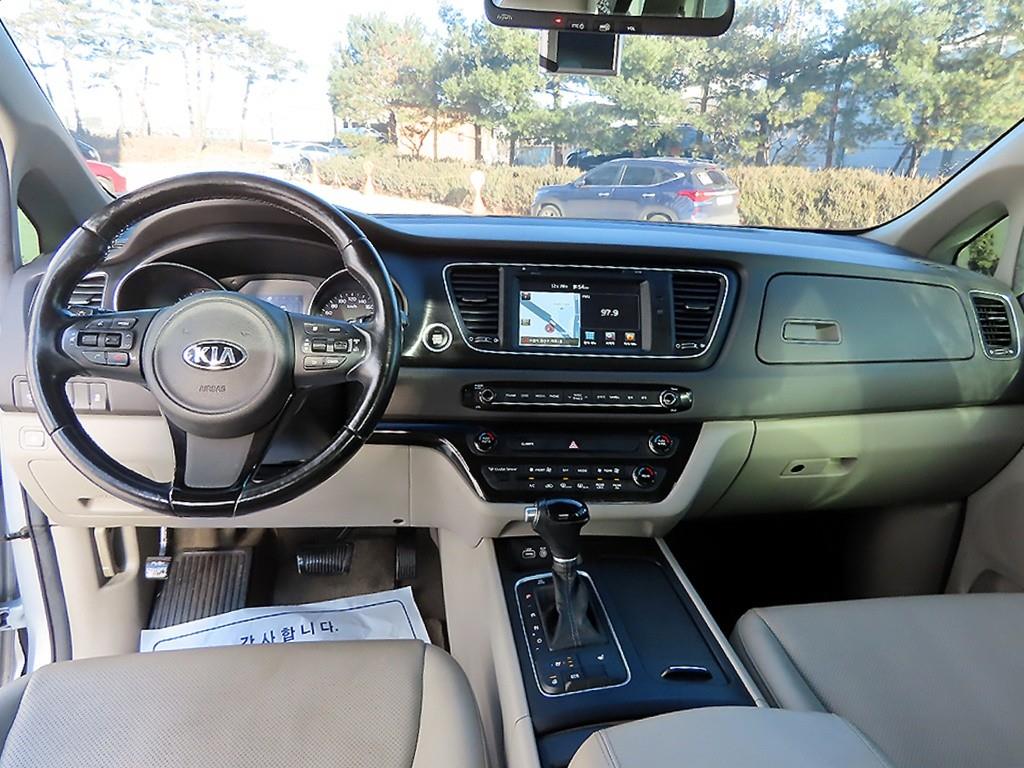 KIA Carnival - Vista 8