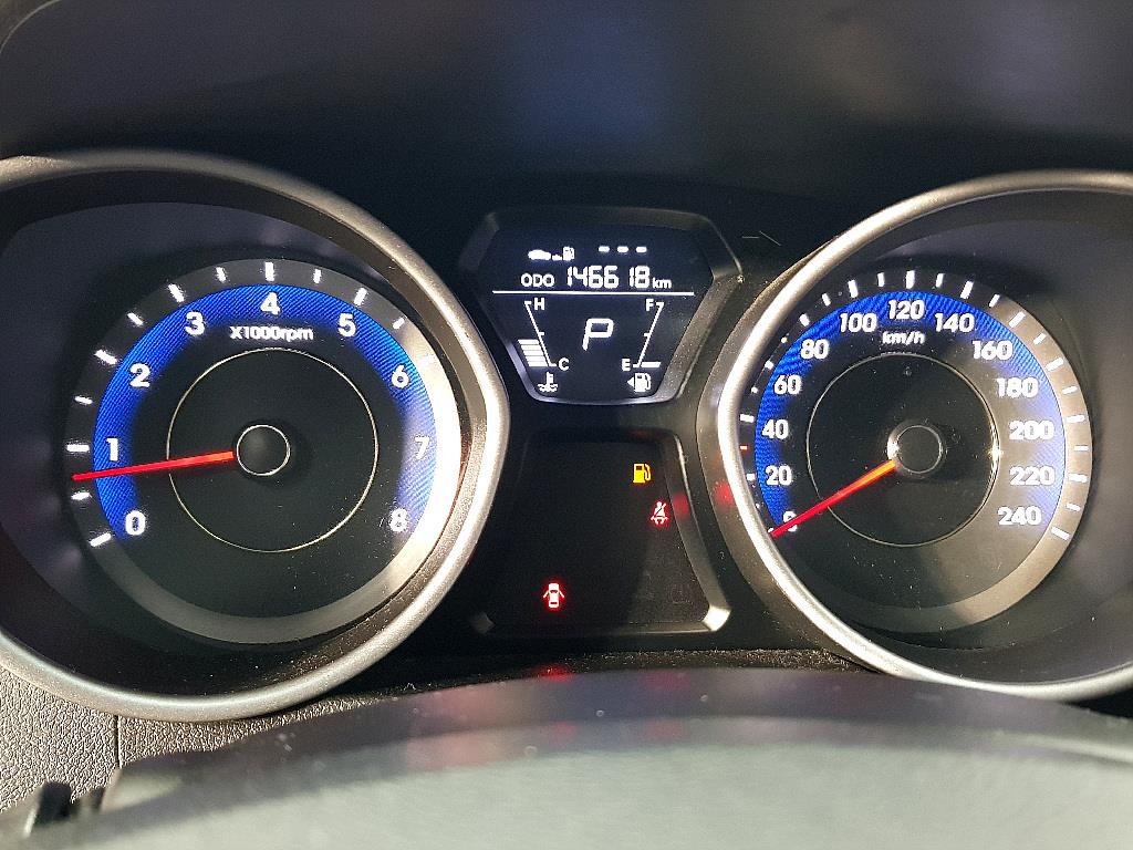 HYUNDAI Avante - Vista 7