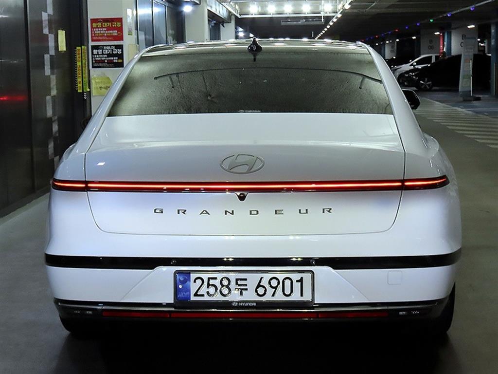 HYUNDAI Grandeur - Vista 5