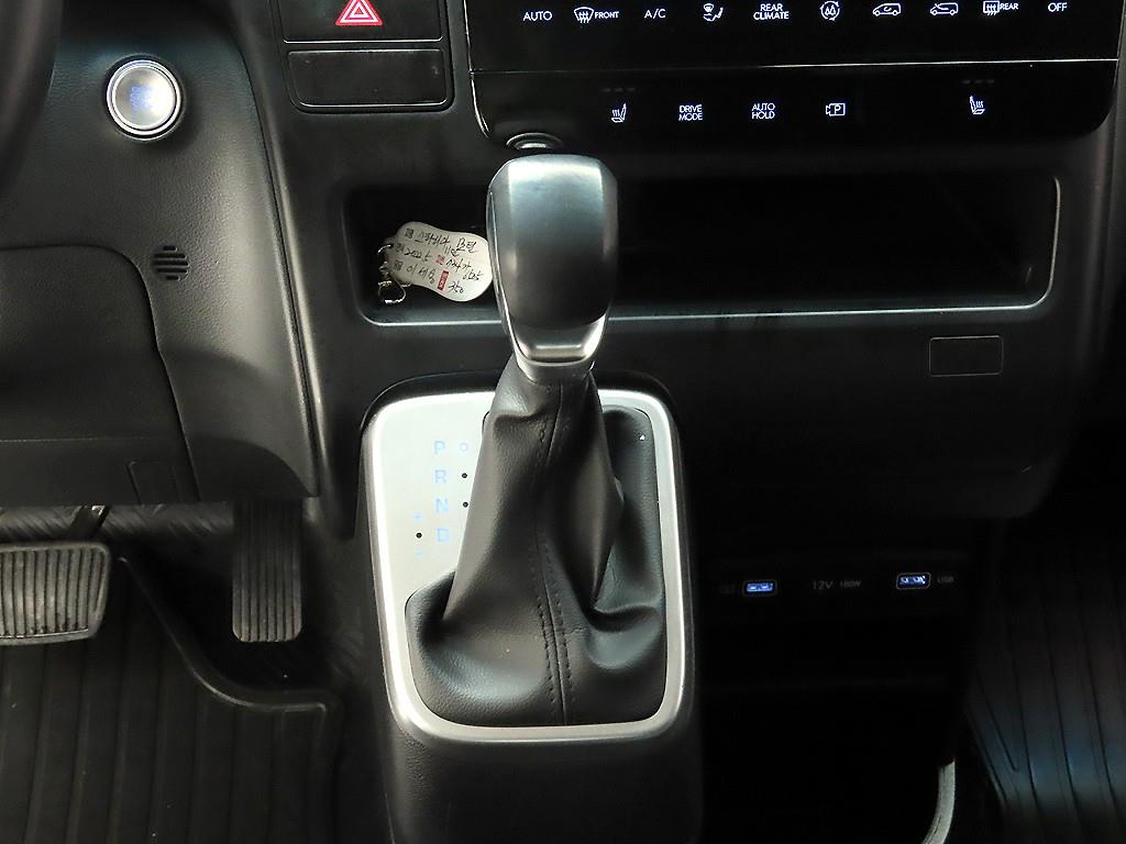 HYUNDAI Staria - Vista 10