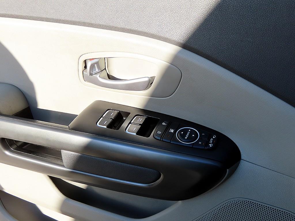 KIA Carnival - Vista 12