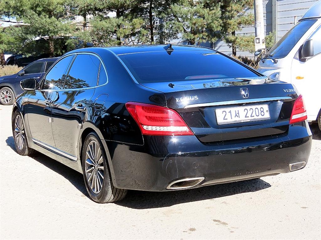 HYUNDAI Equus - Vista 3