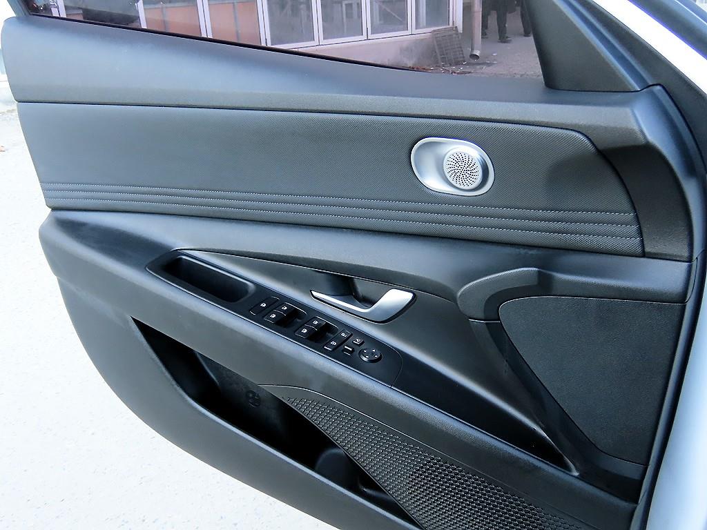 HYUNDAI Avante - Vista 11