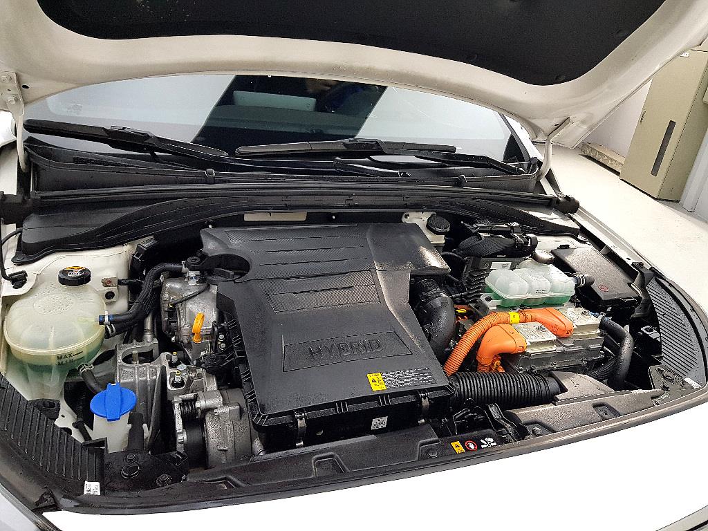 HYUNDAI Ioniq - Vista 6