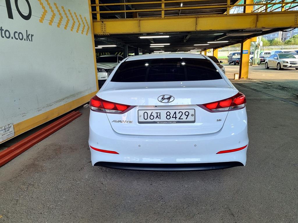 HYUNDAI Avante - Vista 6