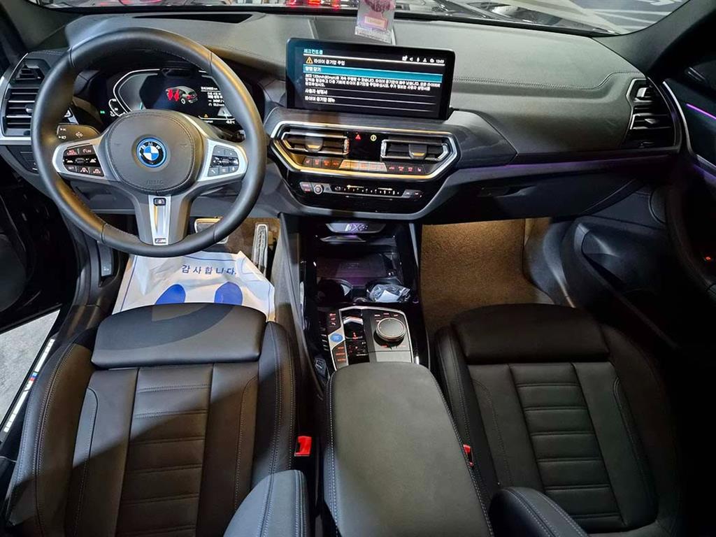 BMW iX3 - Vista 8