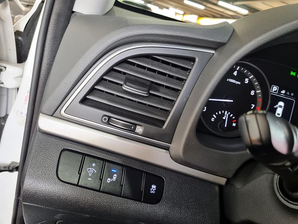 HYUNDAI Avante 2018 Blanco - Importación desde Corea - HF Imports Iquique - Foto 13