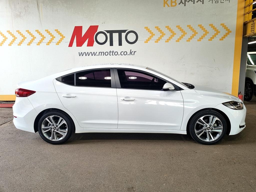 HYUNDAI Avante - Vista 4