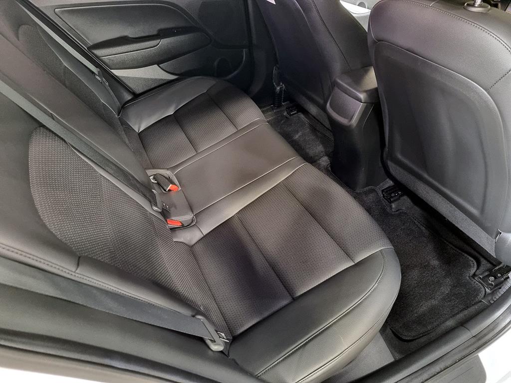 HYUNDAI Avante 2018 Blanco - Importación desde Corea - HF Imports Iquique - Foto 18