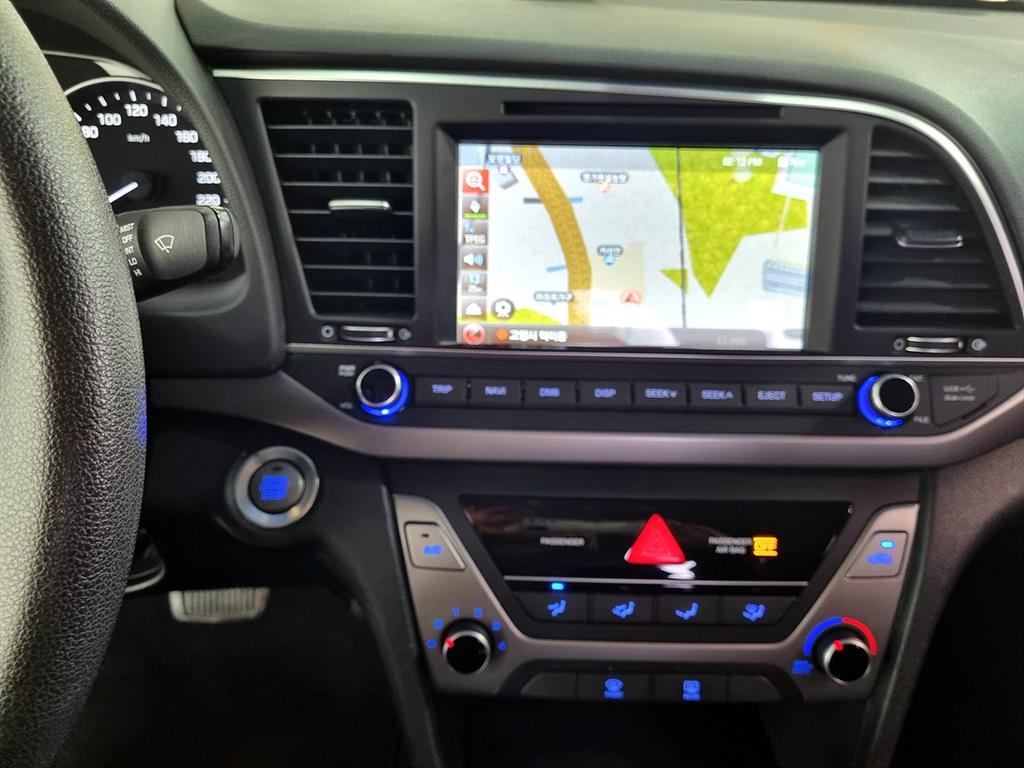 HYUNDAI Avante - Vista 11