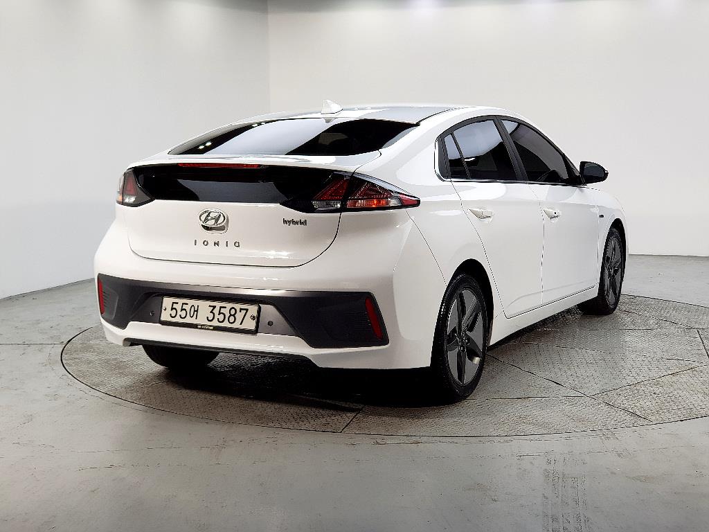 HYUNDAI Ioniq - Vista 4