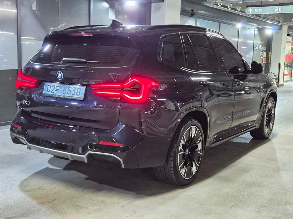 BMW iX3 - Vista 4