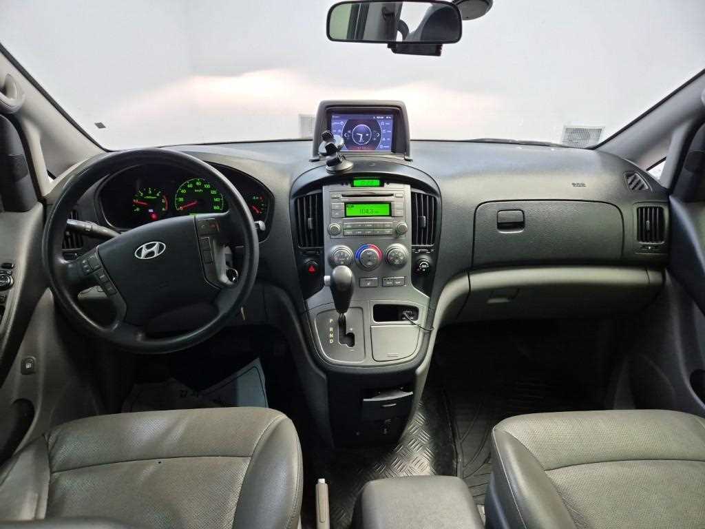 HYUNDAI Starex - Vista 7
