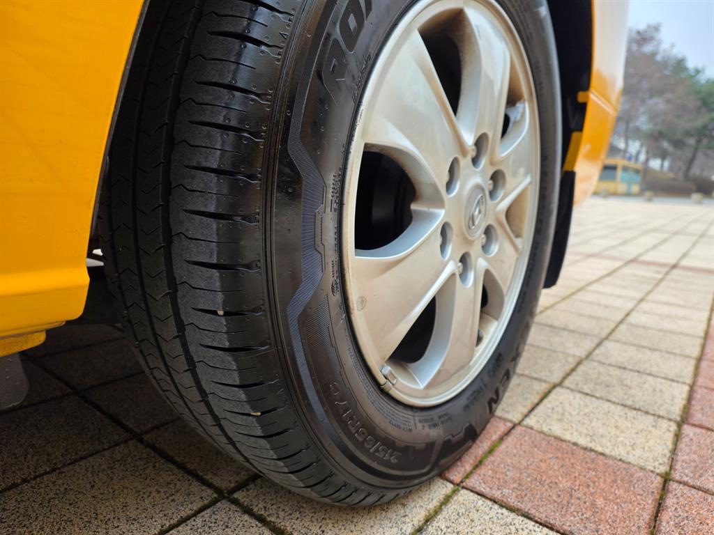 HYUNDAI Starex - Vista 8