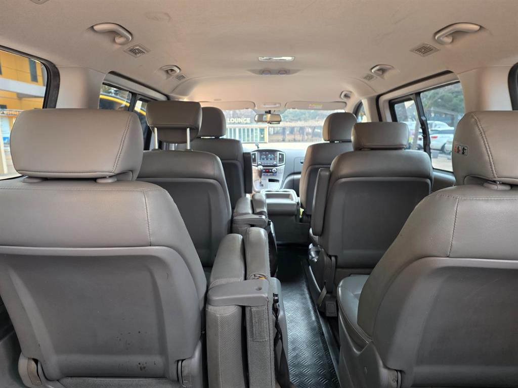 HYUNDAI Starex - Vista 12